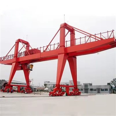 Crane gantry pelabuhan stasioner